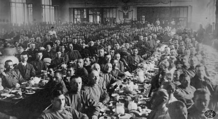 Śniadanie wielkanocne dla oficerów i żołnierzy zorganizowane przez Radę Wojskowych Polaków w Moskwie – kwiecień 1916 r.