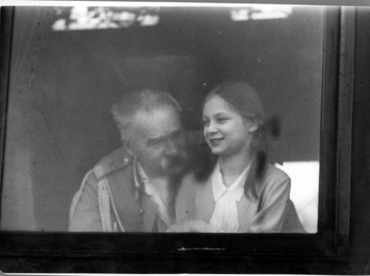 Józef Piłsudski z córką Jadwigą, Gdynia, marzec 1931. Źródło: NAC
