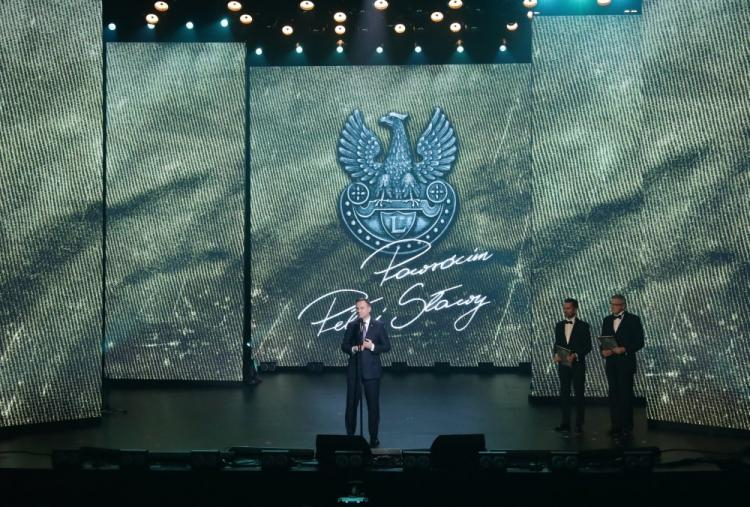 Wystąpienie prezydenta Andrzeja Dudy (C) przed koncertem „Powrócim pełni sławy". Fot. PAP/T. Gzell