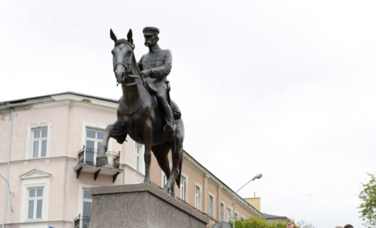 Pomnik marszałka Józefa Piłsudskiego w Kielcach. Fot. PAP/P. Polak