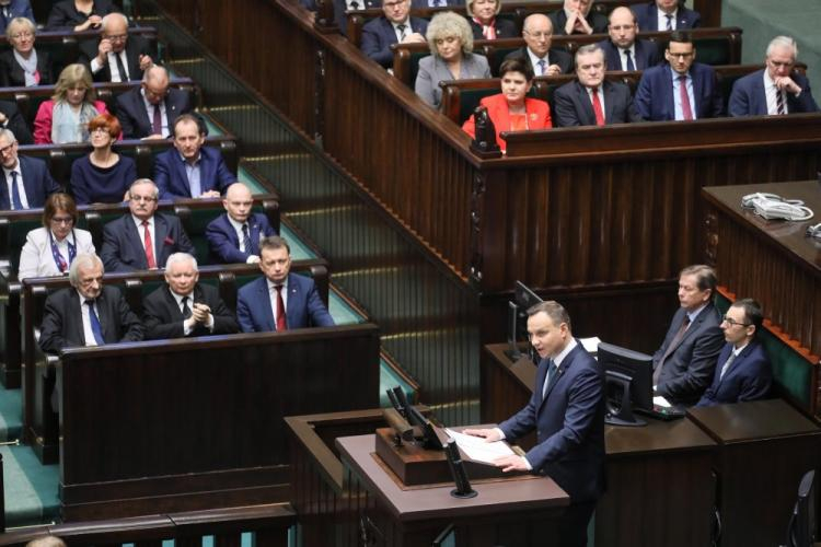 Prezydent Andrzej Duda (C) wygłasza orędzie podczas posiedzenia Zgromadzenia Narodowego w 150. rocznicę urodzin marszałka Józefa Piłsudskiego. Fot. PAP/P. Supernak
