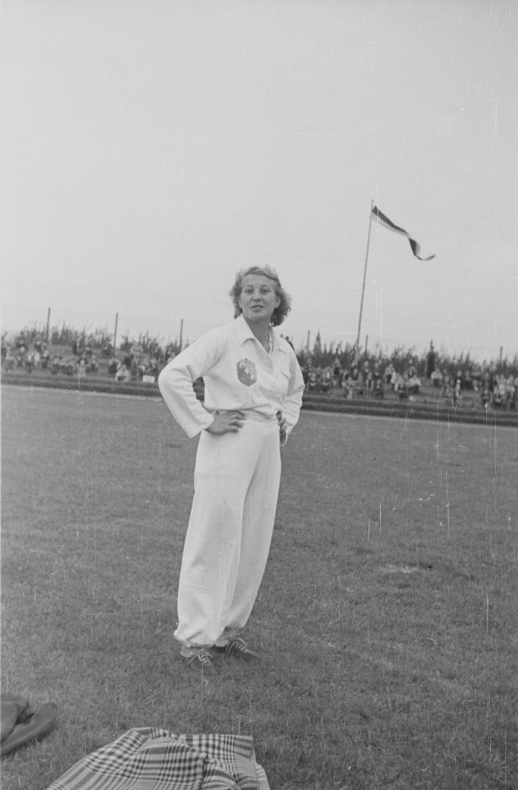 Jadwiga Wajsówna podczas II Mistrzostw Polski w Lekkoatletyce, 1946 rok. Fot. PAP/CAF