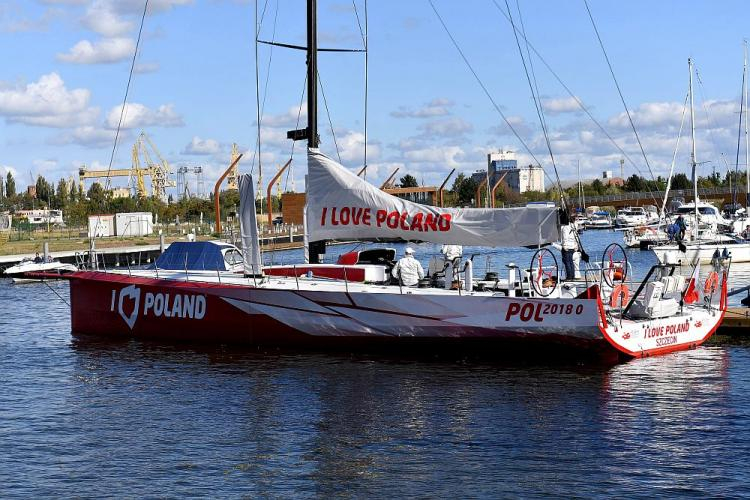 Jacht „I love Poland” zacumowany na szczecińskiej wyspie Łasztownia. Fot. PAP/M. Bielecki