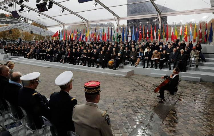Przywódcy kilkudziesięciu państw podczas obchodów 100. rocznicy zakończenia I wojny światowej we Francji. Fot. PAP/EPA