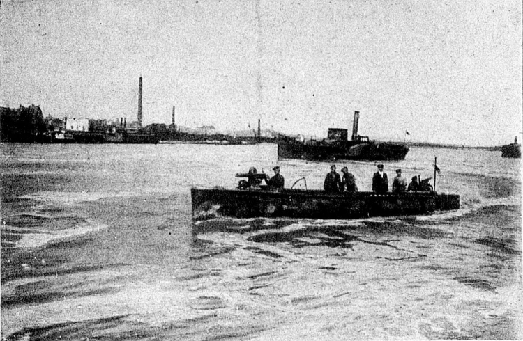 Motorówka bojowa Flotylli Wiślanej. Fot. "Tygodnik Ilustrowany" z 18 IX 1920 r. Źródło: CBN Polona