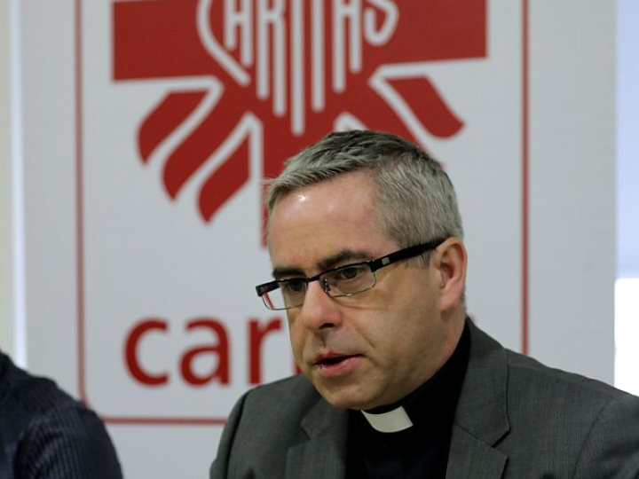 Dyrektor Caritas Polska ks. Marcin Iżycki. Fot. PAP/T. Gzell  