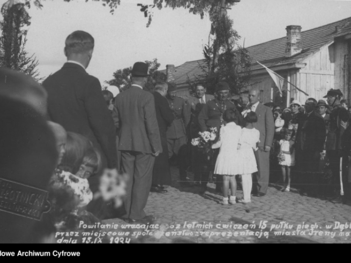 Powitanie w osadzie Irena żołnierzy 15 Pułku Piechoty powracających z ćwiczeń. 1934 r. Fot. NAC