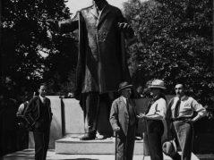 Pomnik Woodrowa Wilsona w Poznaniu odsłonięty w 1931 r., zbiory Narodowego Archiwum Cyfrowego