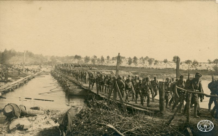 Przejście oddziałów I Brygady Legionów Polskich przez most na Bugu pod Krynkami. 19.08.1915 r. Źródło: CAW.jpg