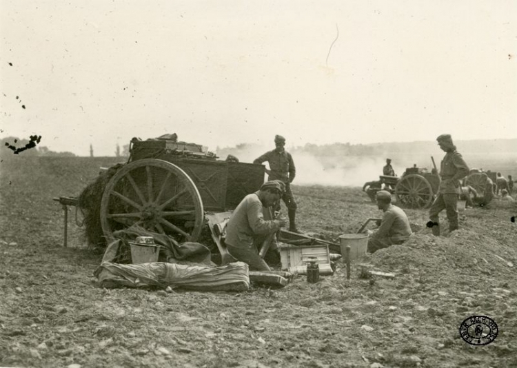 Artyleria I Brygady Legionów Polskich na pozycji pod Raśną. 25.08.1915 r. Źródło: CAW