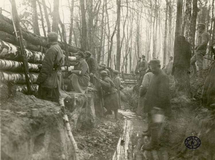 Legioniści z 3 batalionu 1 Pułku Piechoty Legionów Polskich w okopach. Mały Stowygoroż, Wołyń. 6.12.1915 r. Źródło: CAW.jpg