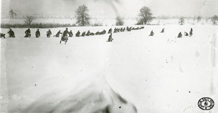 Ćwiczenia 3. kompanii kursu wyszkolenia piechoty nr 3. Zegrze. Zima 1917 r. Źródło: CAW