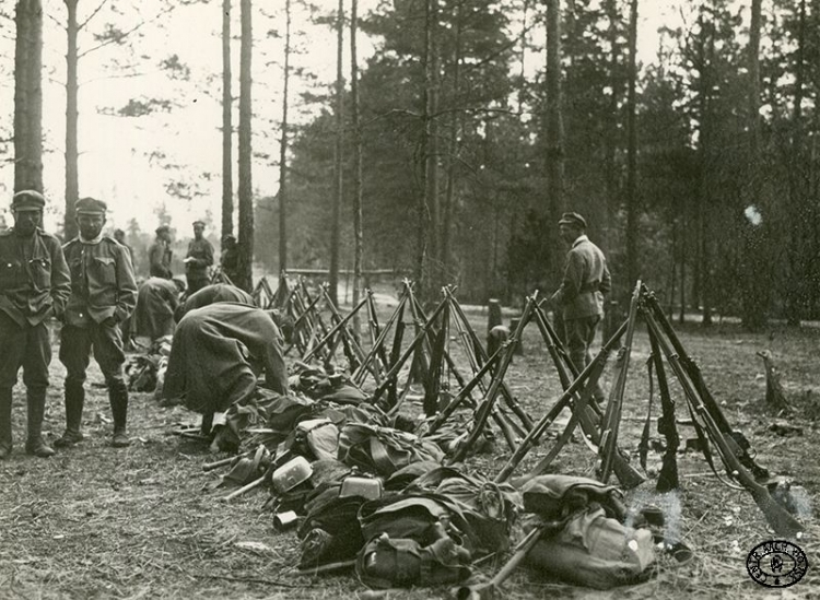 Żołnierze kompanii uzupełniającej 1. Pułku Piechoty Legionów Polskich. Pozycje pod Optową, Wołyń. 20.05.1916 r. Źródło: CAW
