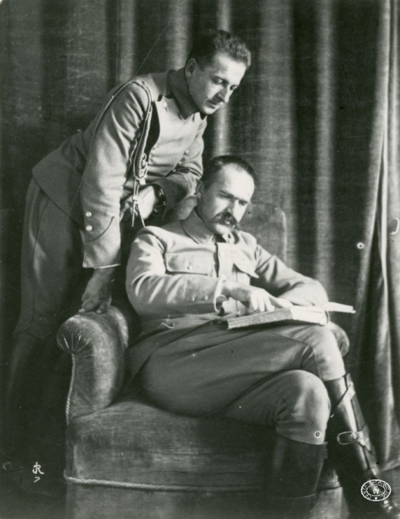 Komendant Józef Piłsudski z adiutantem Bolesławem Długoszowskim ps. „Wieniawa”. Zakopane. Wrzesień 1916 r. Źródło: CAW