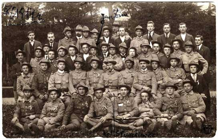 "Członkowie bocheńskiego Sokoła przed wymarszem do Krakowa, przed wstąpieniem do Legionów, 2 września 1914"