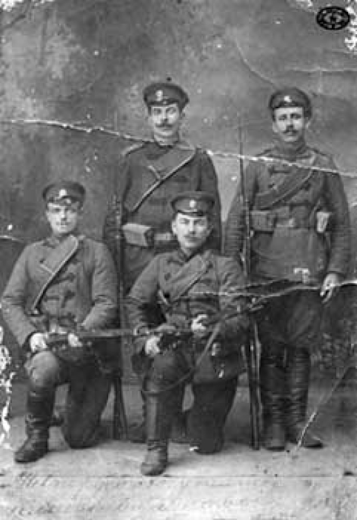 Żołnierze Legionu Puławskiego po otrzymaniu broni – Puławy, zima 1914/1915 r.
