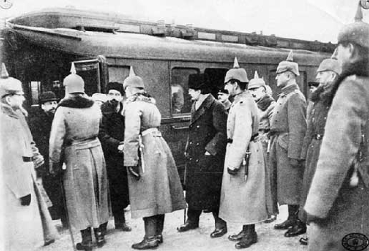 Przyjazd bolszewickiej delegacji do Brześcia nad Bugiem na rokowania pokojowe – styczeń 1918 r. Źródło: CAW