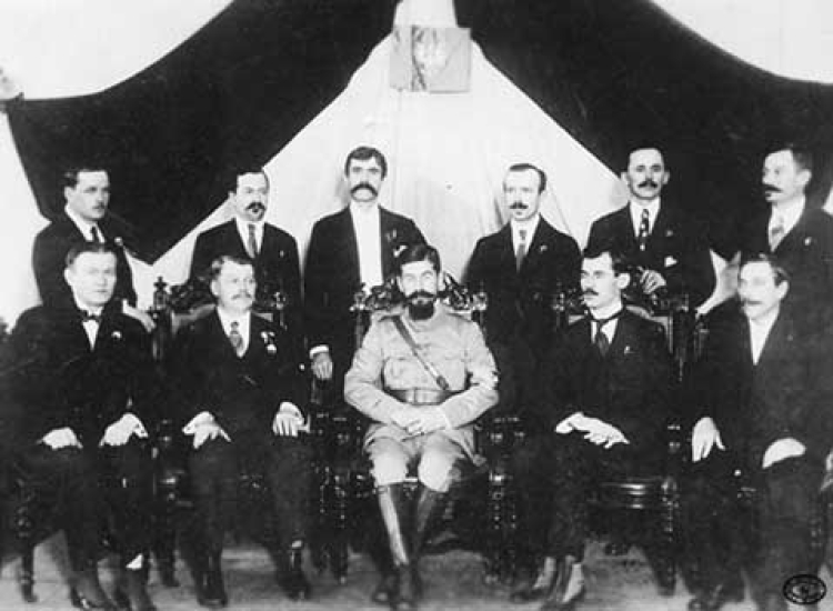 Posiedzenie Komitetu Narodowego w Rio de Janeiro. W środku siedzi por. Henryk Abczyński delegat WP we Francji. 3 października 1917 r. Źródło: CAW