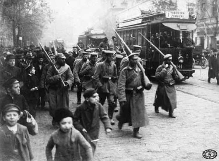 "Jeńcy niemieccy przeprowadzani przez ulice Warszawy – październik 1914 r."