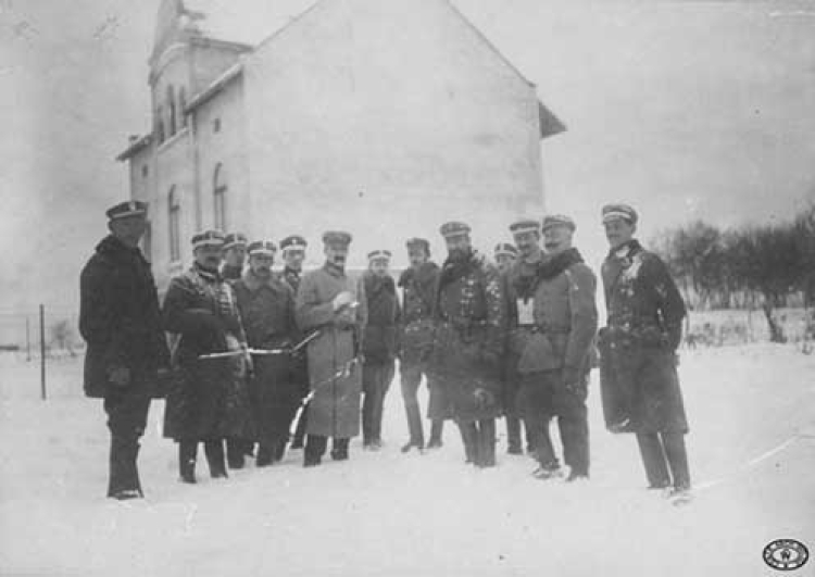 Komendant Józef Piłsudski ze swoim sztabem w Kielcach – zima 1914 r."