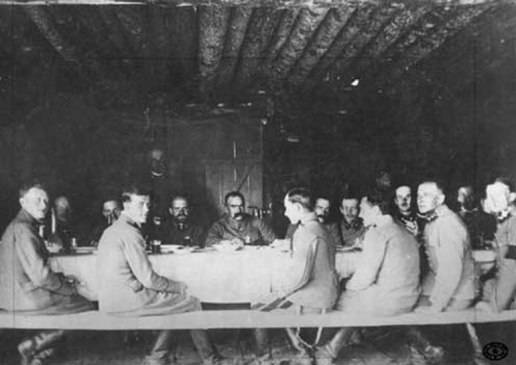 Komendant Józef Piłsudski na obiedzie w 1 pułku ułanów - 1915 r.