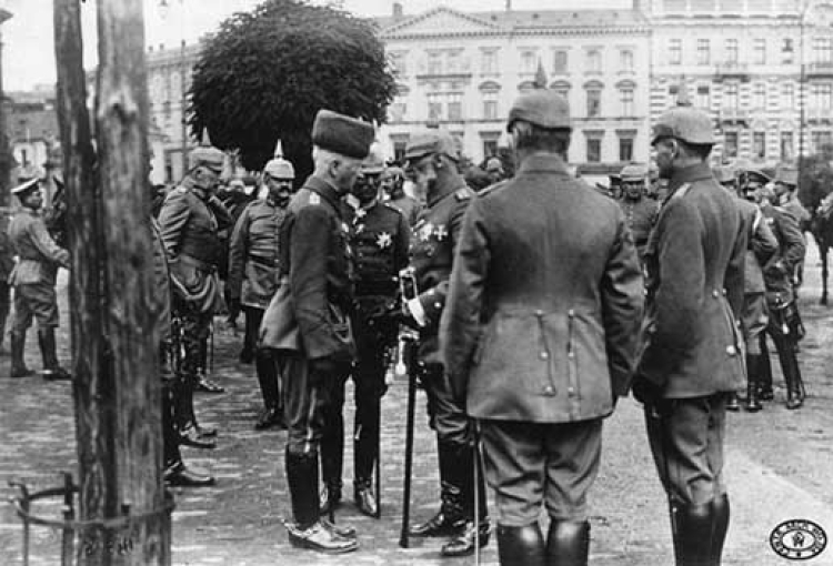 Przyjazd księcia bawarskiego Leopolda do Warszawy. Książę w rozmowie z hr. Bogdanem Hutten-Czapskim – 9 sierpnia 1915 r.