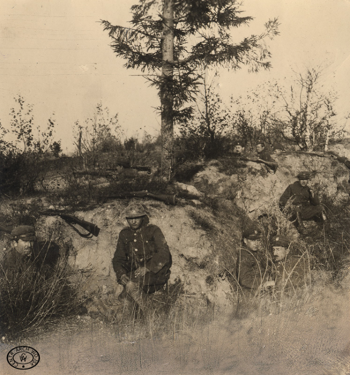 Żołnierze polscy podczas walk pod Radzyminem, 08.1920. Źródło: CAW