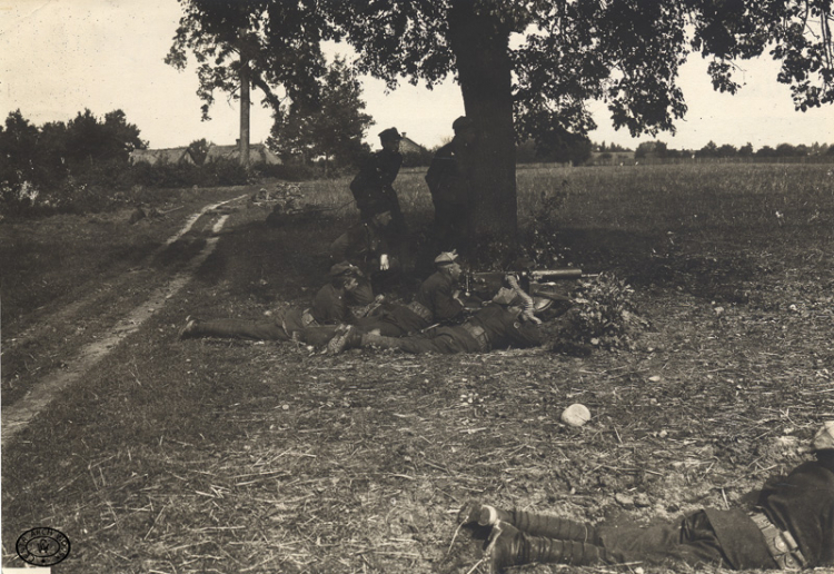 Żołnierze pułku aeronautycznego na pozycji w Wiśniewie pod Siedlcami,08.1920.