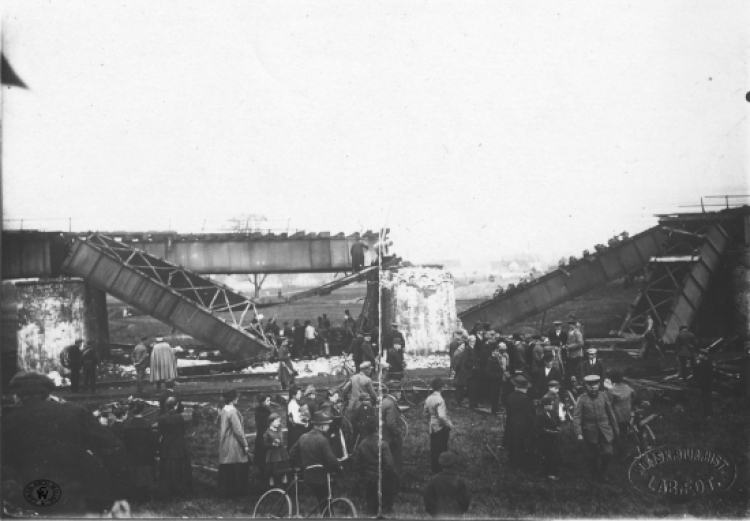 Most kolejowy pod Opolem wysadzony przez Grupę Destrukcyjną	kpt. Baczyńskiego i kpt. Puszczyńskiego. 1921 r.