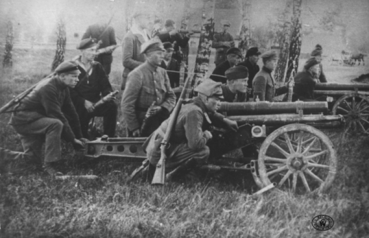 Grupa powstańców na stanowiskach bojowych. 1921 r.