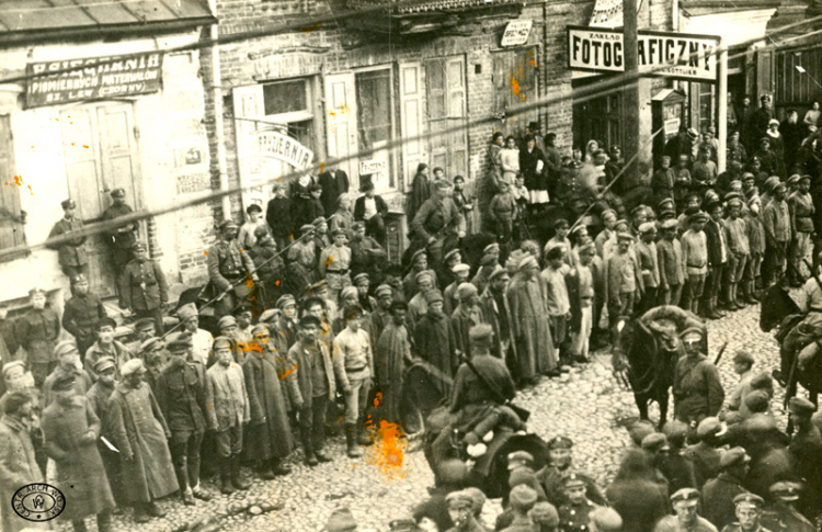 Jeńcy bolszewiccy wzięci do niewoli w czasie walk o Grodno w 1920 r.