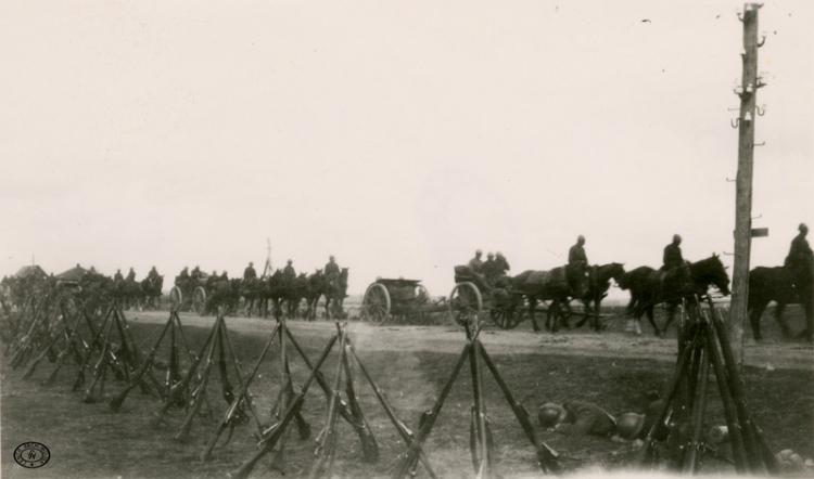 Artyleria polska w marszu na Kijów. 04. 1920. Źródło: CAW
