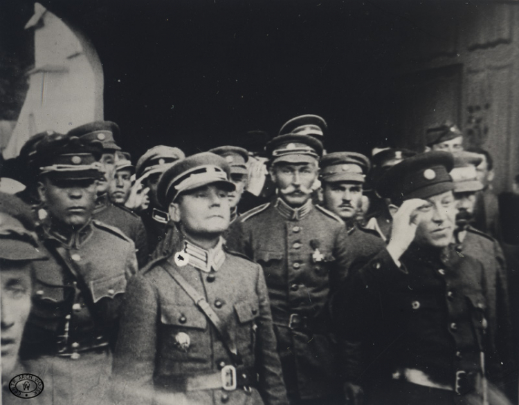 Ataman S. Petlura podczas przeglądu oddziałów ukraińskich w Kijowie. 10.05.1920. Źródło: CAW