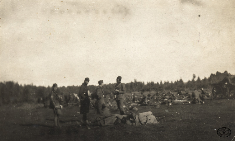 Odpoczynek 1 Pułku Piechoty Legionów w drodze do Białegostoku, 08.1920 r.
