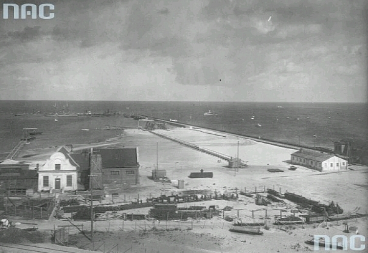 Budowa portu morskiego w Gdyni. Data wydarzenia: 08.1925. Fot. NAC