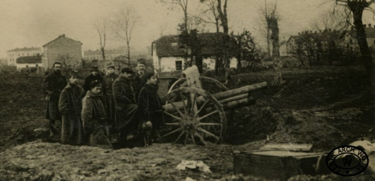 Pozycja artylerii przy ulicy Janowskiej we Lwowie. Listopad 1918 r. Fot. CAW