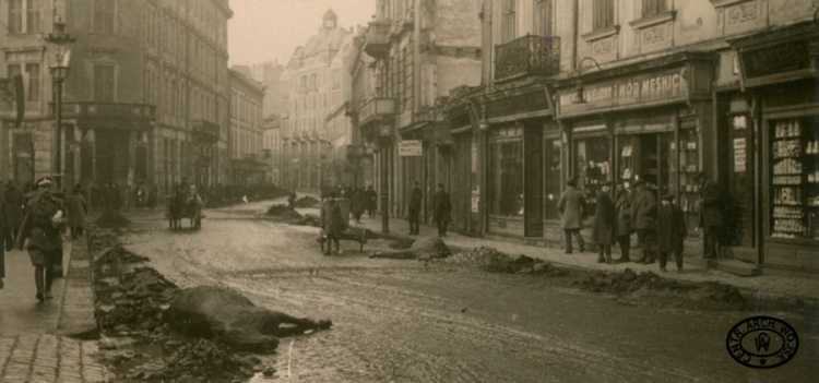 Lwowska ulica. Listopad 1918 r. Fot. CAW