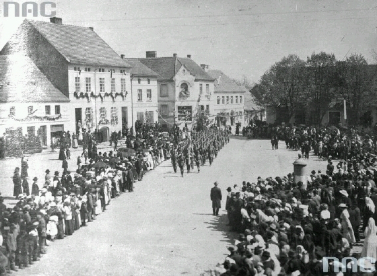 Uroczystość wręczenia sztandaru 2 Eskadrze Wielkoposkiej w Nowym Mieście nad Wartą. 05.1919. Fot. NAC