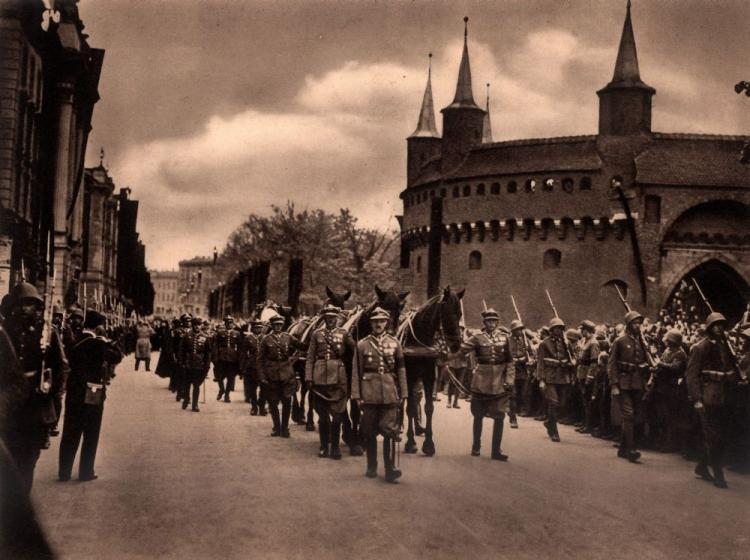 Uroczystości pogrzebowe marszałka Józefa Piłsudskiego. Kraków, 18.05.1935. Fot. PAP/Reprodukcja/Archiwum/M. Leśniewski