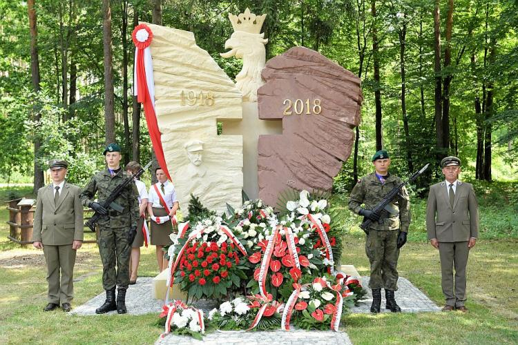 Odsłonięcie Pomnika Leśników Pomordowanych i Poległych za Wolną Polskę w Janowie Lubelskim. Fot. PAP/W. Pacewicz