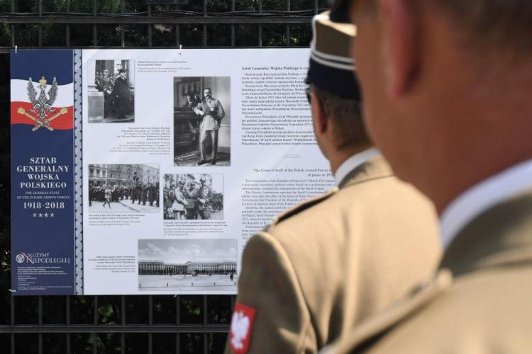 Otwarcie wystaw "Sztab Generalny Wojska Polskiego 1918-2018" oraz "Niepodległa 2018... Wydarzenia i Ludzie" na parkanie Łazienek Królewskich w Warszawie. Fot. PAP/B. Zborowski