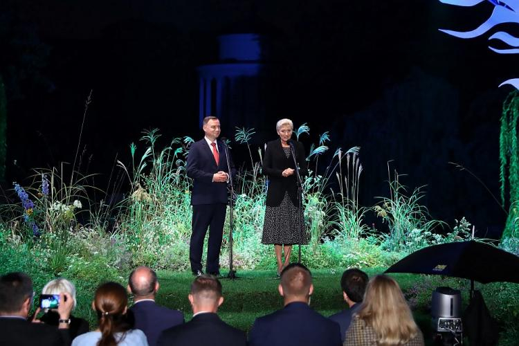 Prezydent Andrzej Duda z małżonką Agatą Kornhauser-Dudą podczas zakończenia Narodowego Czytania "Przedwiośnia" Stefana Żeromskiego. Fot. PAP/R. Guz