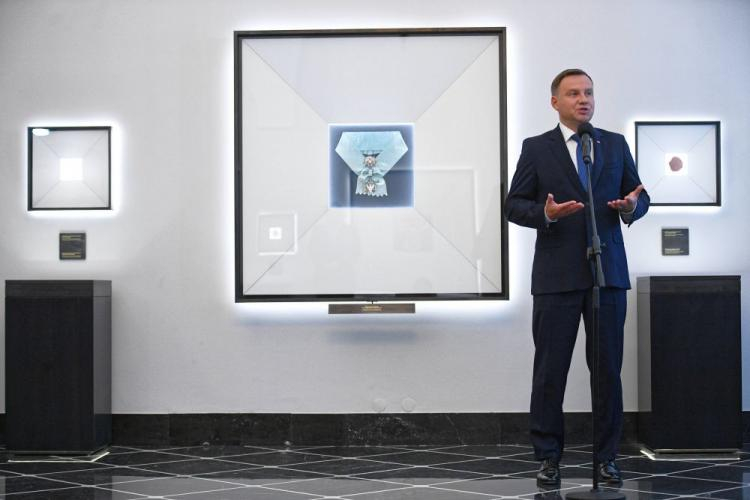 Prezydent Andrzej Duda podczas uroczystego otwarcia Sali Orderu Orła Białego w Pałacu Prezydenckim. Fot. PAP/J.Turczyk
