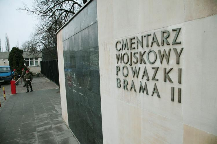 Cmentarz Wojskowy na Powązkach. Fot. PAP/T. Gzell  