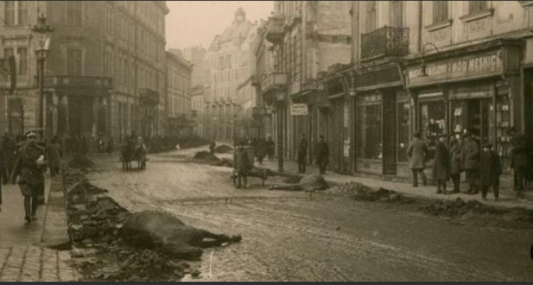 Ulica Lwowa w listopadzie 1918 r. Źródło: CAW Ulica Lwowa w listopadzie 1918 r. Źródło: CAW