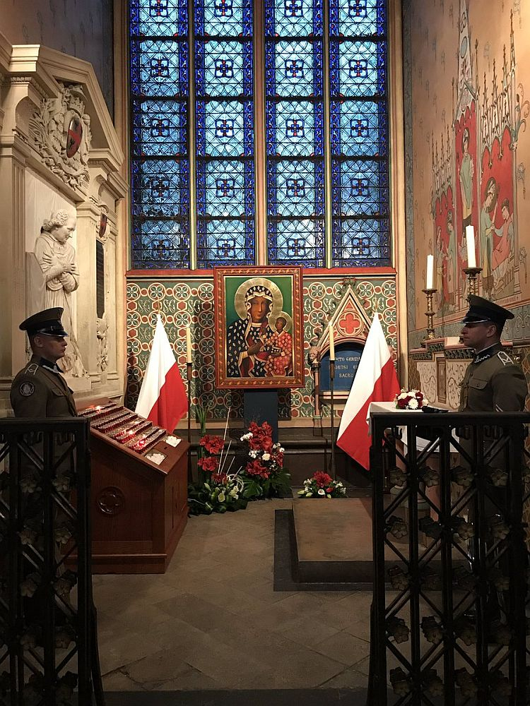 Inauguracja polskiej kaplicy w katedrze Notre Dame. Źródło: Ambasada RP we Francji