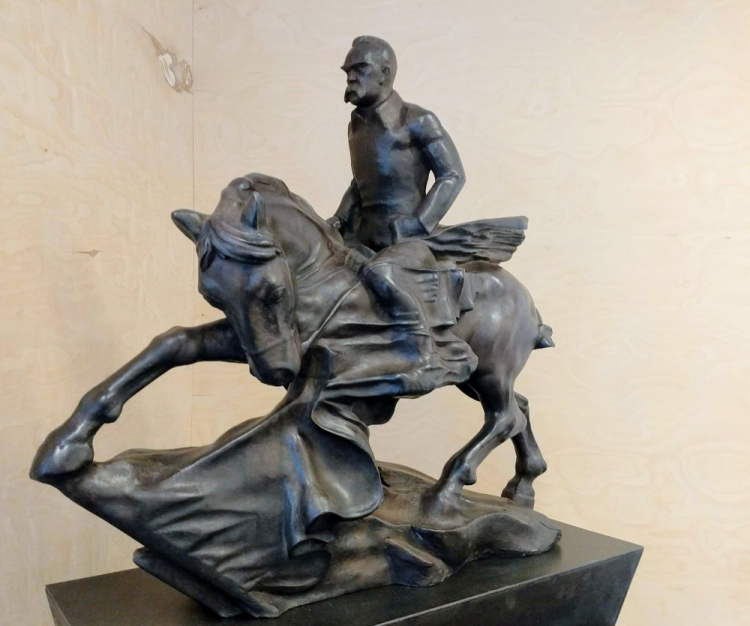 Brązowy odlew rzeźby. Źródło: Muzeum Józefa Piłsudskiego w Sulejówku