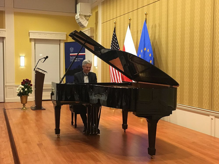 Prezentacja fortepianu w rezydencji ambasadora RP w Waszyngtonie. Źródło: Ambasada RP w USA