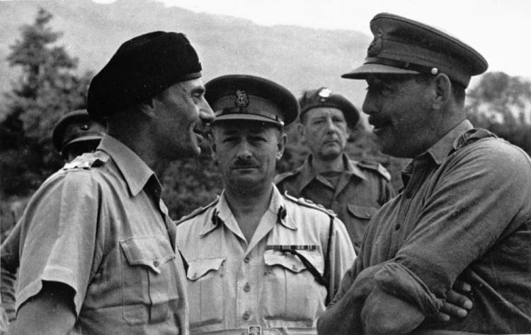 Monte Cassino, Włochy, 05.1944 r. Dowódca II Korpusu gen. Władysław Anders i brytyjscy generałowie omawiają sytuację przed bitwą. PAP/CAF Monte Cassino, Włochy, 05.1944 r. Dowódca II Korpusu gen. Władysław Anders i brytyjscy generałowie omawiają sytuację przed bitwą. PAP/CAF