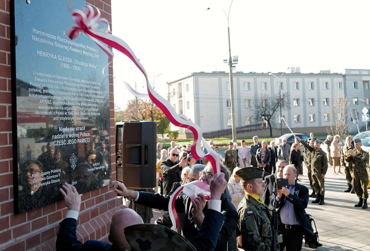 Uroczystość odsłonięcia tablicy pamiątkowej ku czci Henryka Glassa. Fot. PAP/A. Grygiel